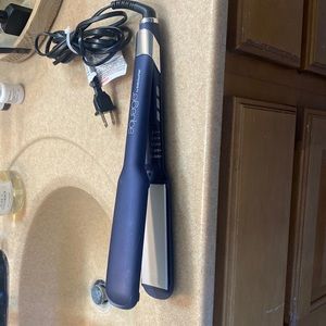 Aquage by Babyliss Pro silk flat iron/straighter 1 1/2" excellent condition
